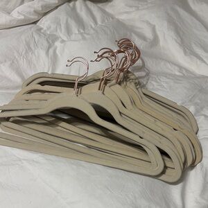 Premium Velvet Hangers - Cream